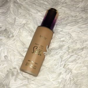 tarte Rainforest of the sea foundation in Tan
